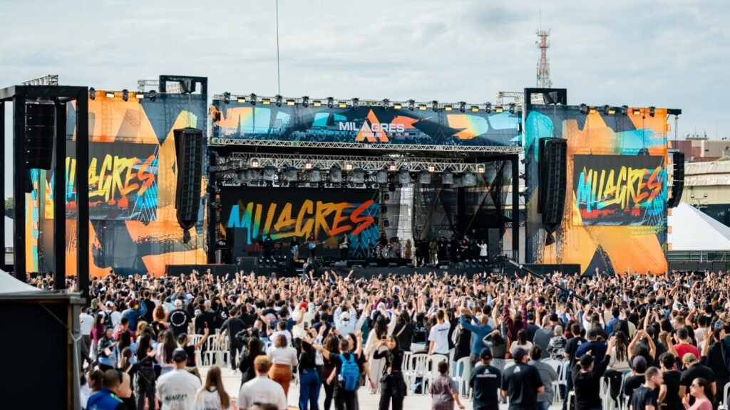 Evento com foco em milagres acontece gratuitamente em estádio de Maringá evento-com-foco-em-milagres-acontece-gratuitamente-em-estadio-de-maringa