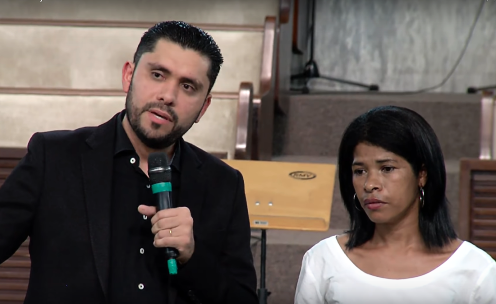pastor-pede-para-igreja-entregar-oferta-a-mulher-necessitada:-“evangelho-na-pratica”