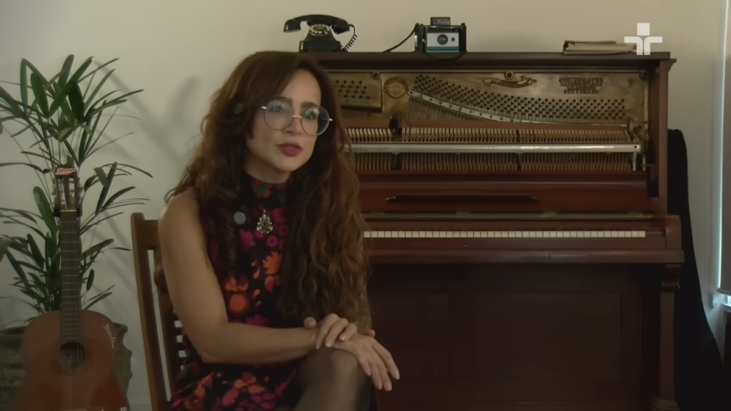 daniela-araujo-relata-como-acolhimento-da-igreja-marcou-sua-restauracao:-‘me-abracaram’