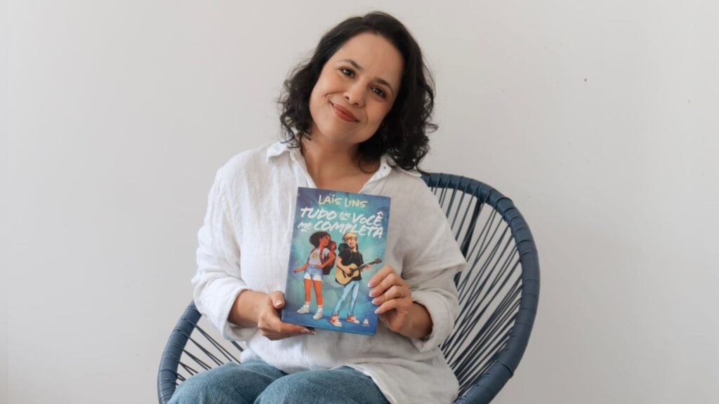 Em novo romance cristão, autora leva jovens a refletirem sobre fé e identidade em-novo-romance-cristao,-autora-leva-jovens-a-refletirem-sobre-fe-e-identidade