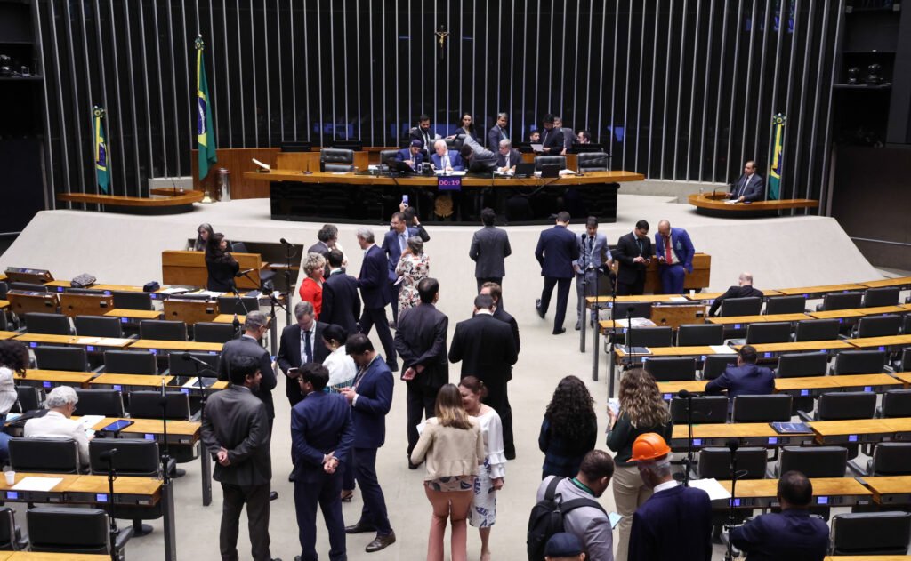 Câmara aprova PEC que prevê menos impostos para igrejas e suas entidades sociais camara-aprova-pec-que-preve-menos-impostos-para-igrejas-e-suas-entidades-sociais